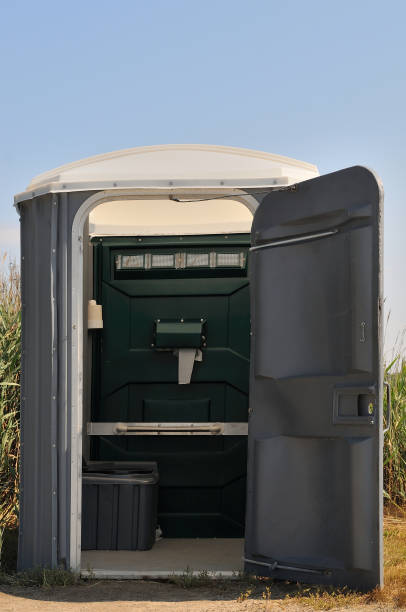 Porta potty delivery and setup in Isanti, MN